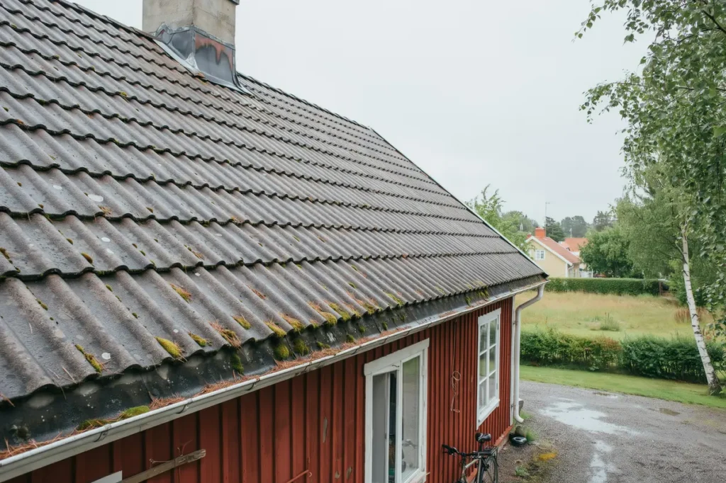 semestertid och sommarregn 7 saker att kontrollera p taket innan du reser bort