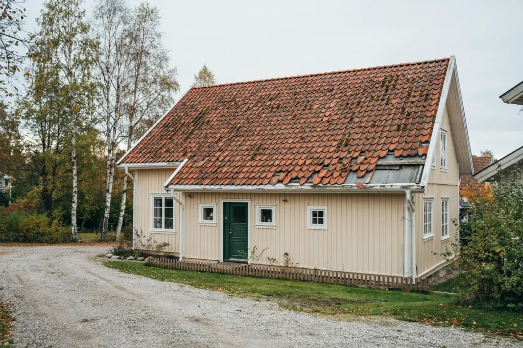 s ser du att takpannorna har b rjat glida vanliga orsaker och r tt tg rder